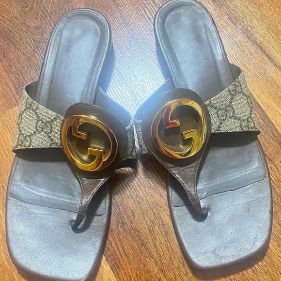 Gucci tennis shoes/ Gucci thong sandal - Picture 1 of 9